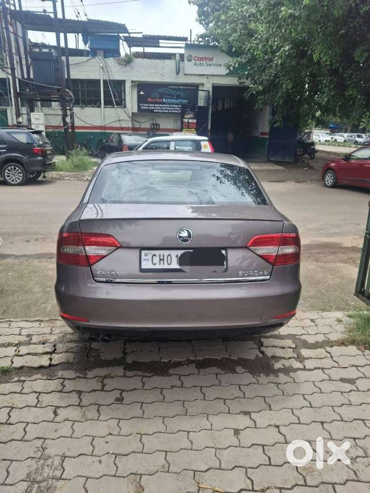 Skoda Superb [2014-2016] 1.8 Style Tsi At, 2014, Petrol