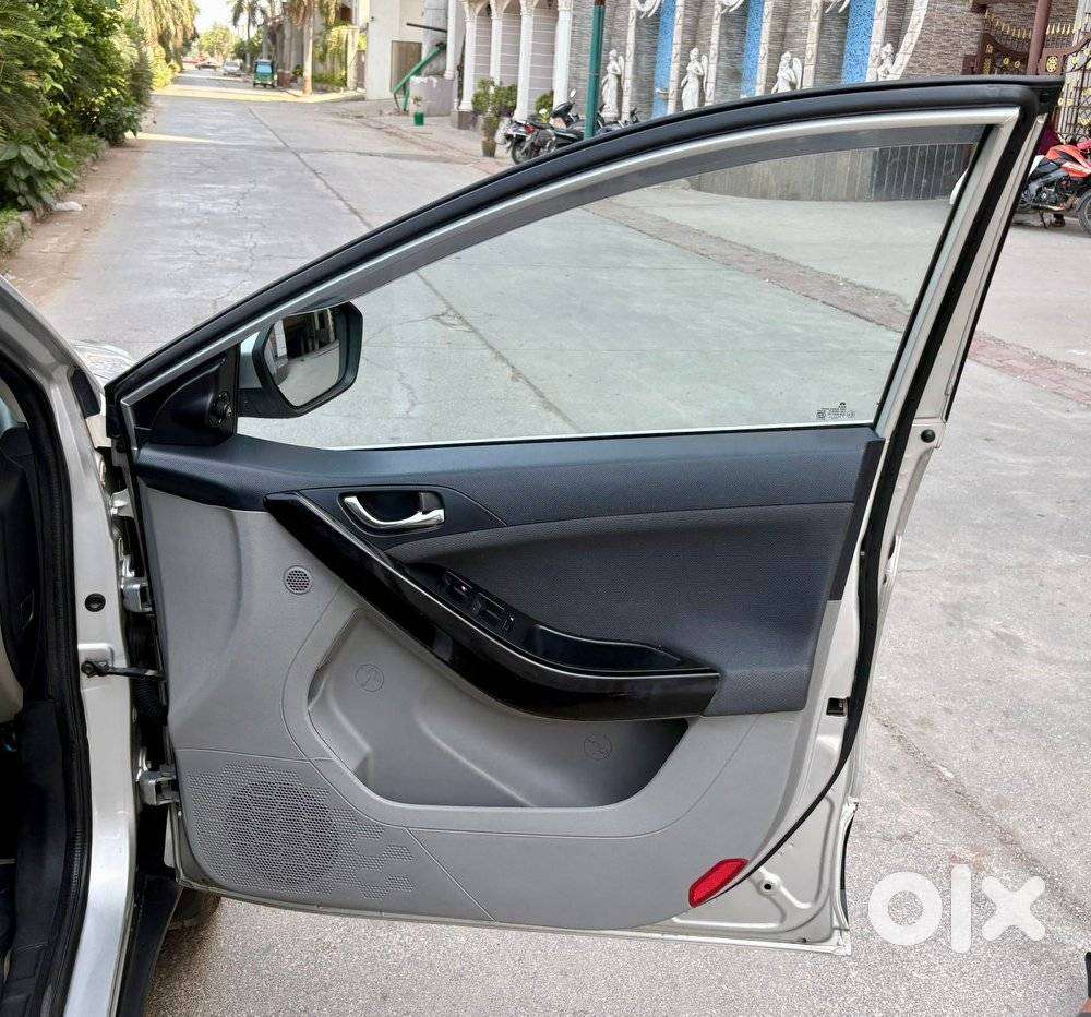 Tata Nexon Pure 1.2 Revotron Petrol 6 Mt, 2019, Cng & Hybrids