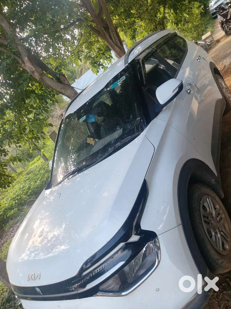 Kia Carens 2023 Petrol Well Maintained No Scrach Like A New Car.
