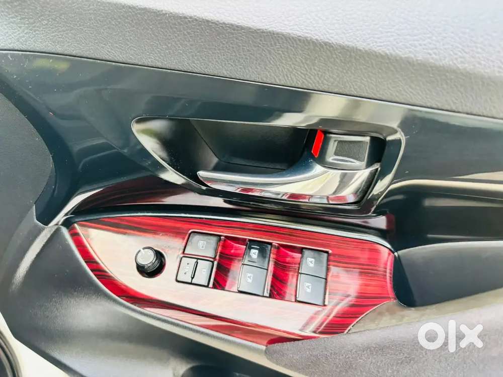 Toyota Innova Crysta 2.4 V 2017