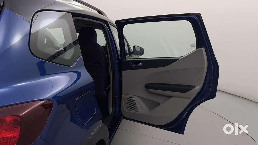 Renault Triber 1.0 Rxz Dual Tone, 2023, Petrol