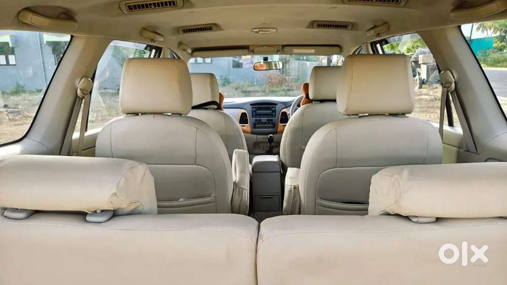 Toyota Innova 2010 Model With Service Record And With Brand New Tyres