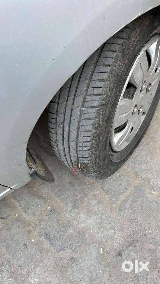 Hyundai I10 2010 Petrol Good Condition Front Ke Shishe Par Line Hain