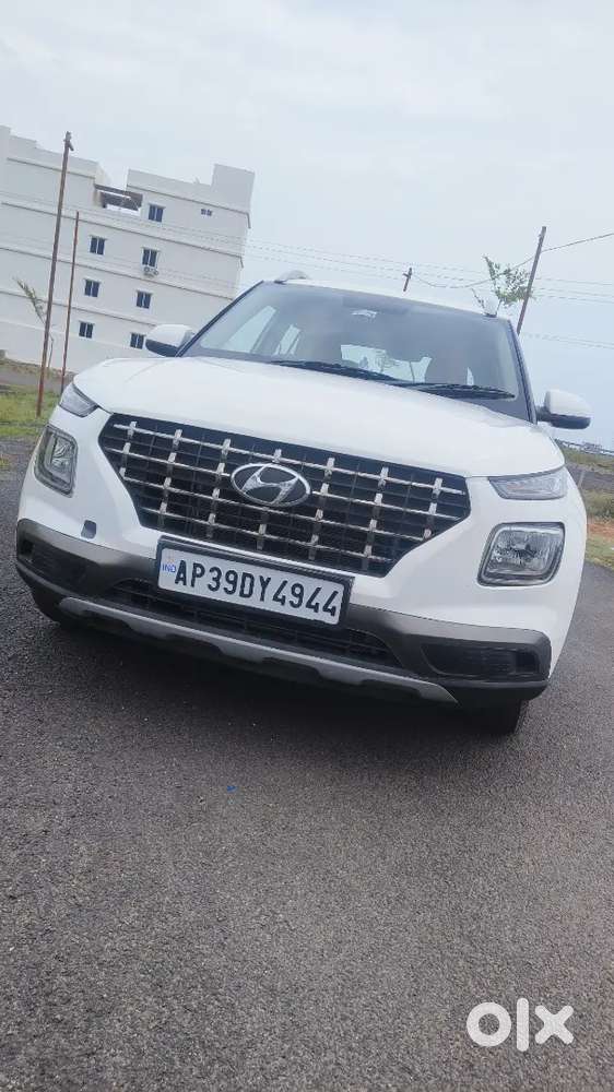 Hyundai Venue 2020 Petrol Well Maintained