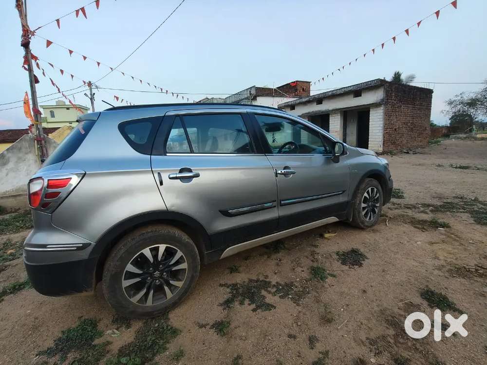 Maruti Suzuki S-cross Top Model Silver Coler Pussbutten Start Allohill