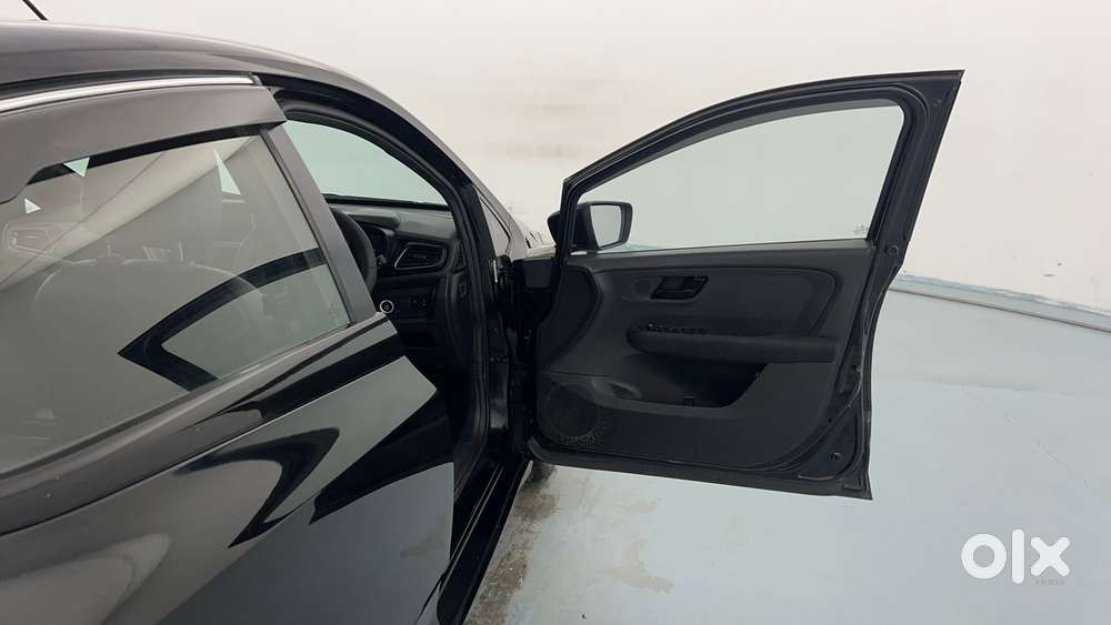 Tata Altroz 1.2 Xz Plus Dark Edition, 2021, Petrol