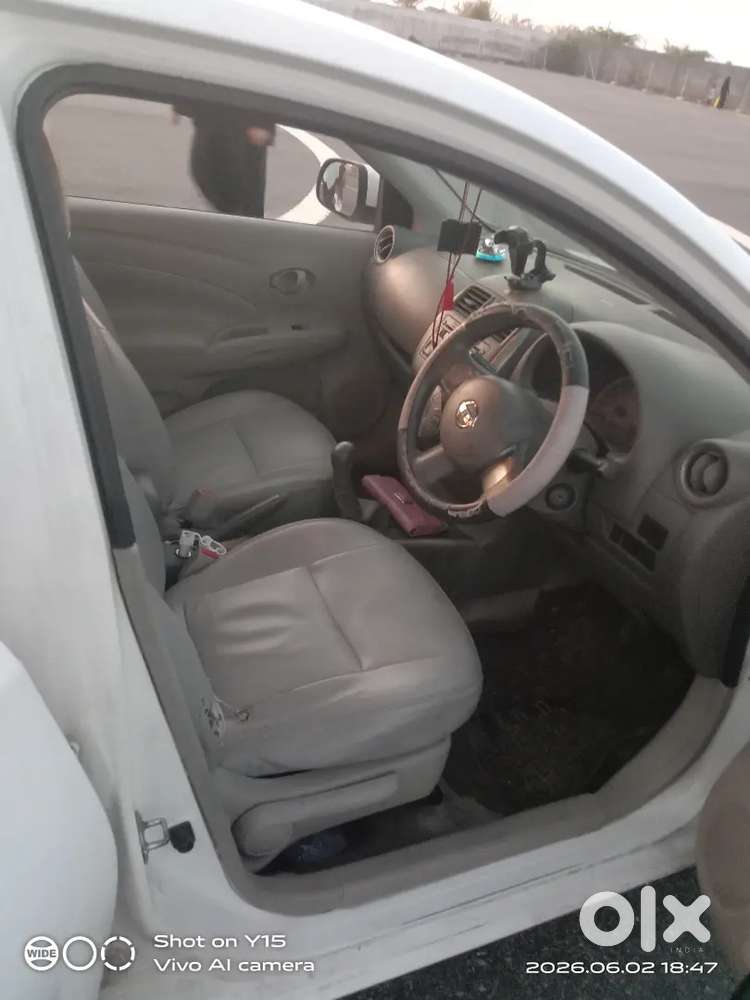 Nissan Sunny 2012