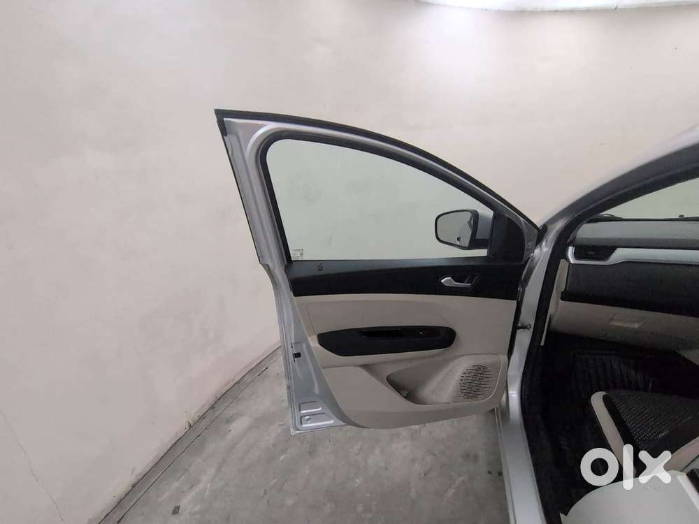 Renault Triber Rxz Easy-r Amt, 2020, Petrol