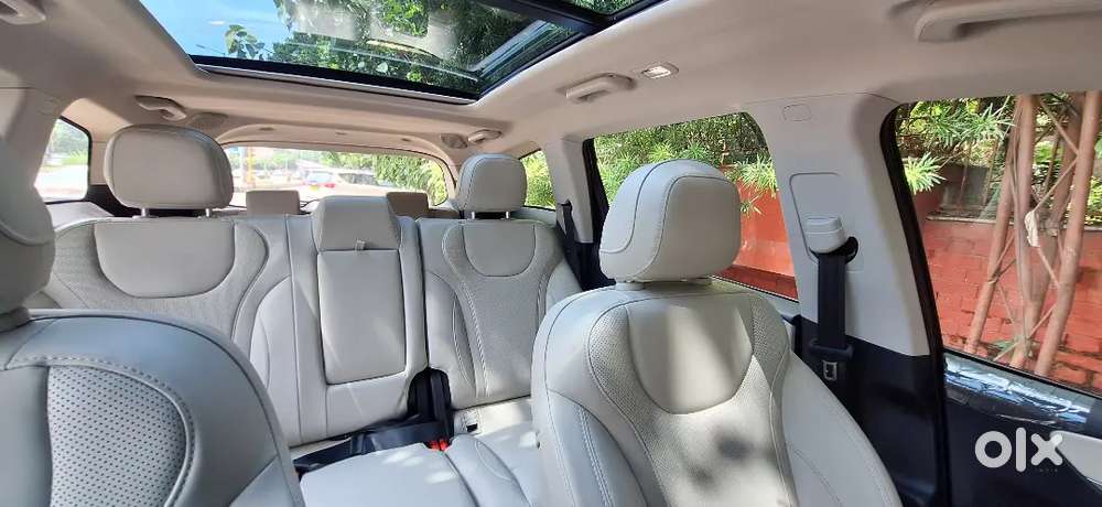 Mahindra Xuv700 2024 Diesel Well Maintained