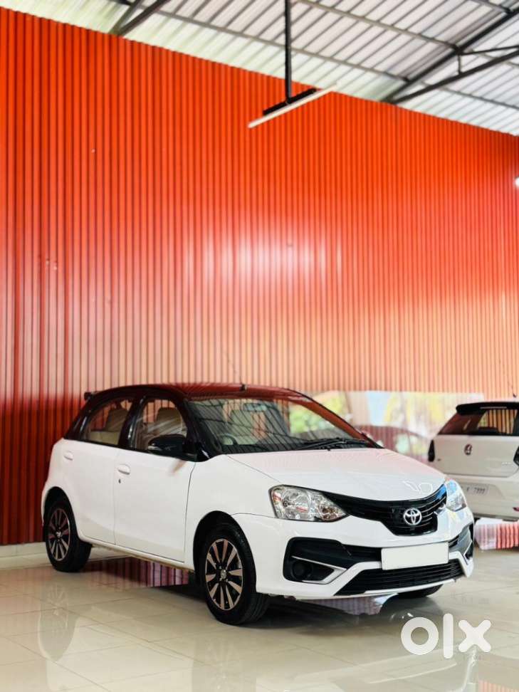 Toyota Etios Liva V Dual Tone, 2019, Petrol