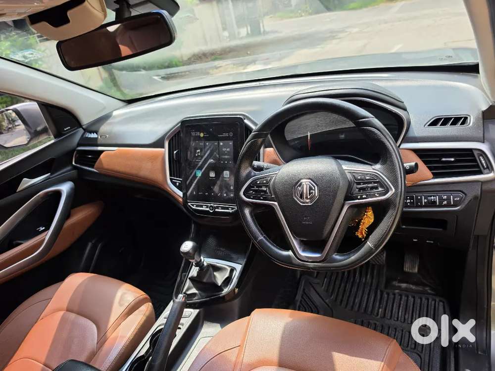 Mg Hector Plus Sharp Hybrid