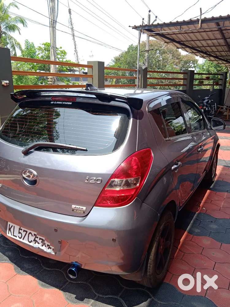 • Hyundai I20 2010 Diesel Well Maintained •
Less Kilometres Driven