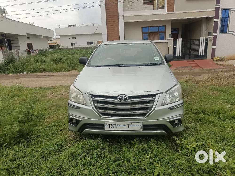 Toyota Innova Diesel 2015 8 Str