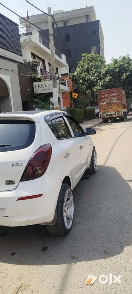 I20 Asta With Sunroof