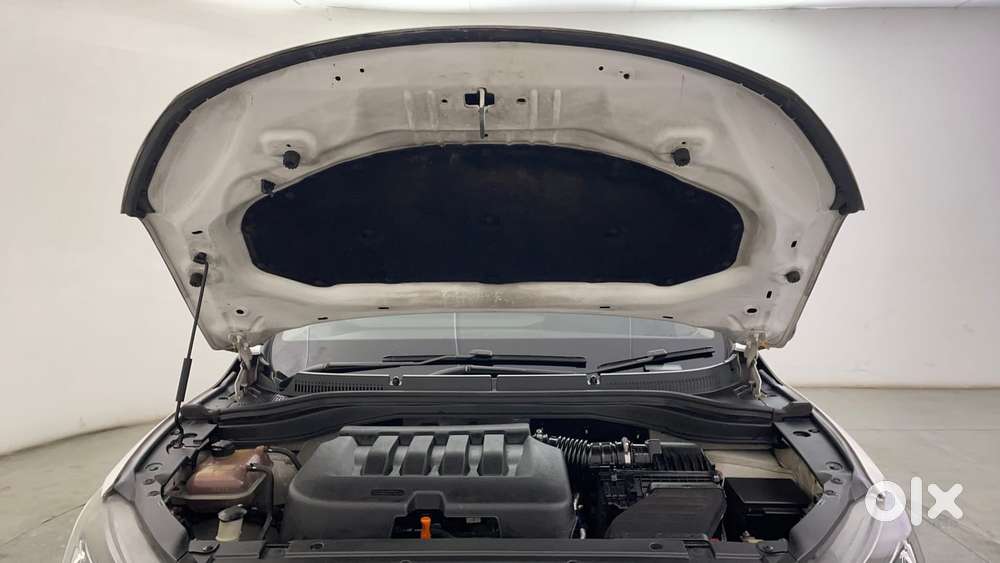 Mahindra Xuv700 2.0 Ax 5 Petrol At Str, 2022, Petrol