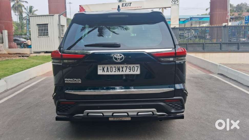 Toyota Innova Hycross 7s Option, 2025, Petrol