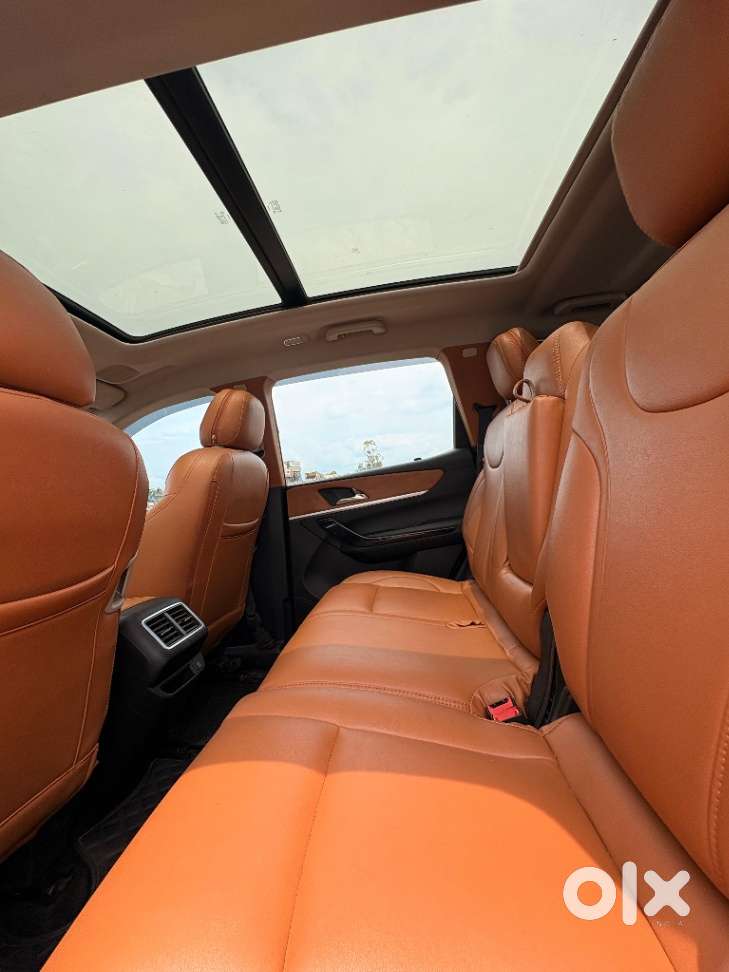 Mahindra Xuv700 2.0 Ax 7 Petrol At Str, 2022, Petrol
