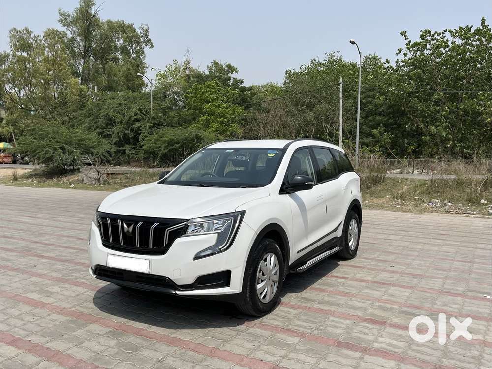 Mahindra Xuv700 2.0 Mx Petrol Mt 5 Str, 2023, Petrol