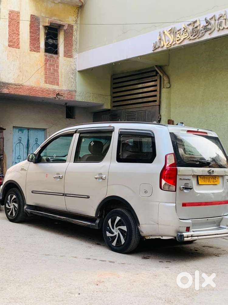 Selling Mahindra Xylo