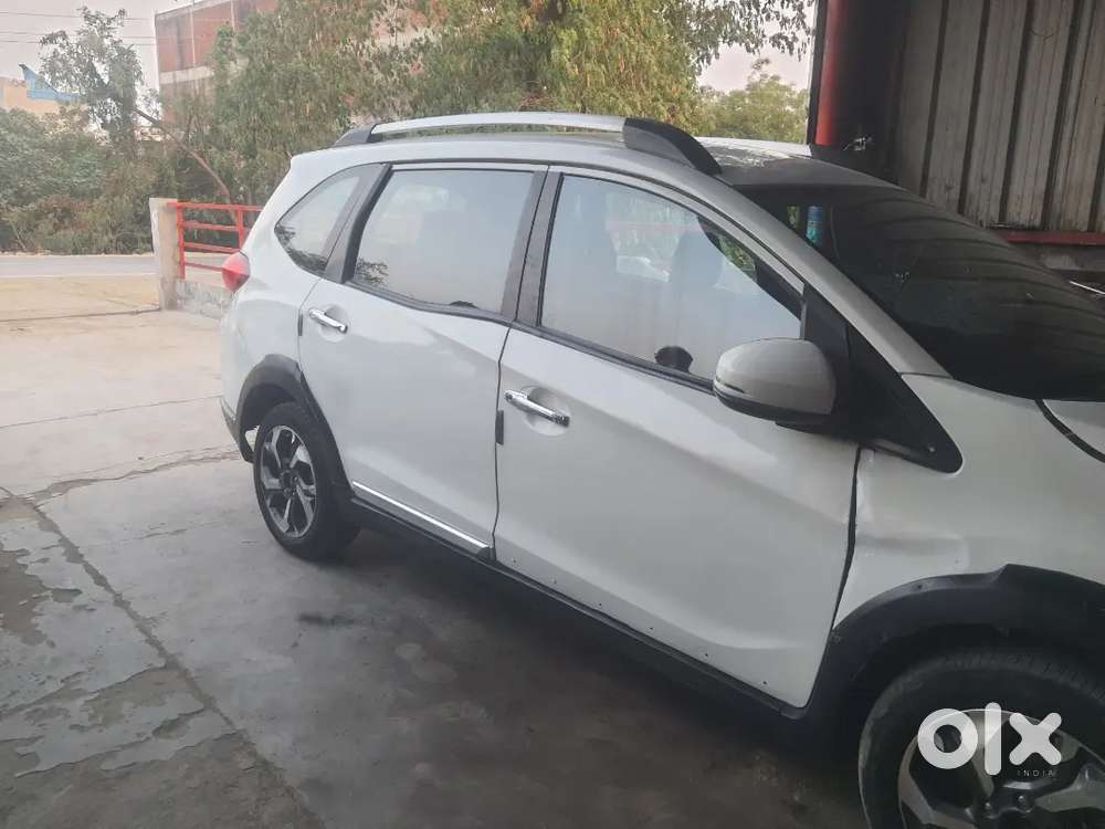 7 Seater Family Car Best Working Condition