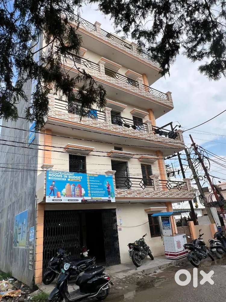 Independent room at Hyderabad Gate BHU