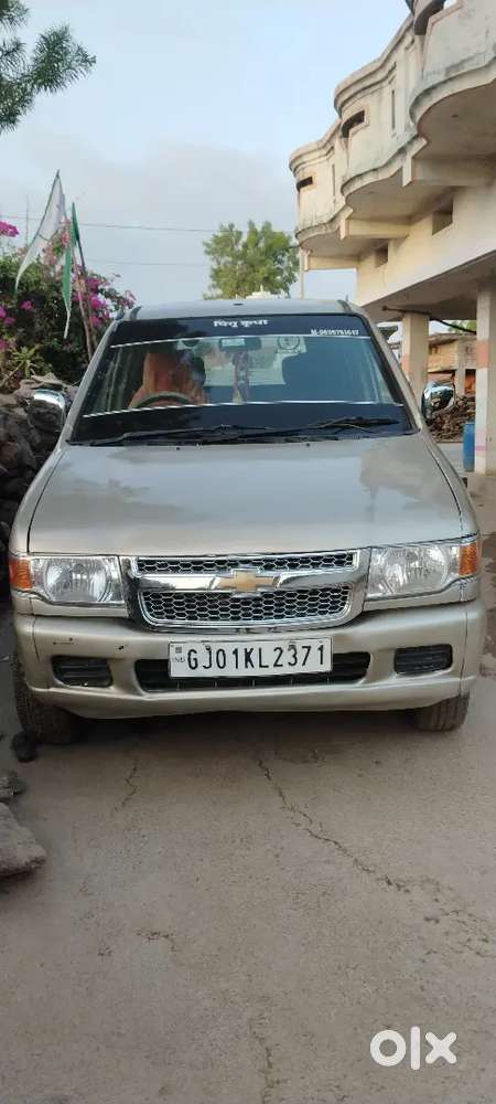 Mahindra Renault Logan 2011