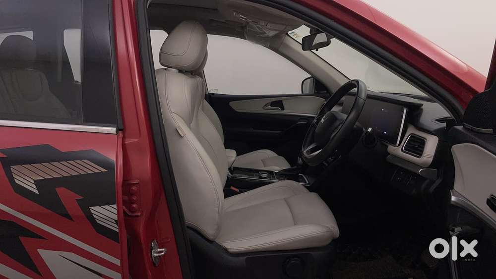 Mahindra Xuv700 2.0 Ax 7 Petrol At Luxury Pack Str, 2021, Petrol