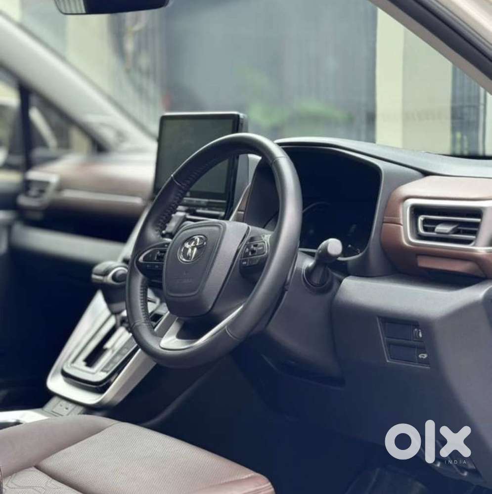 Toyota Innova Hycross 2.0 Zx (o) Hybrid 7 Str, 2024, Petrol