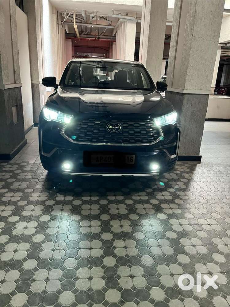 Toyota Innovahycross Zx02023 Hybridexcellent Condition Genuine Buyers