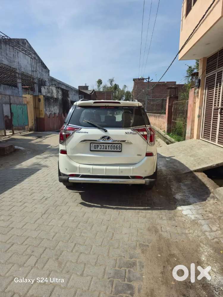 Mahindra Xuv500 W11 O
