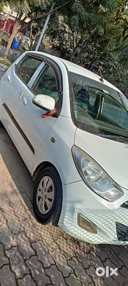Single Handed Hyundai I10 Magna 2012 Cng & Petrol Car White