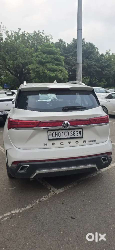 Six Seater Petrol Manual,  Less Driven,top Model