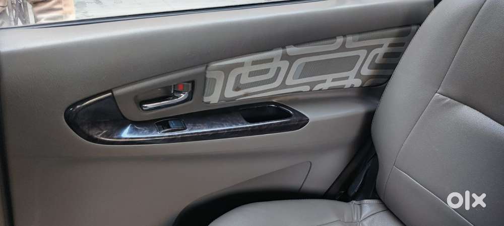 Toyota Innova 2.5v Diesel 2015  8 Seater  Excellent Condition