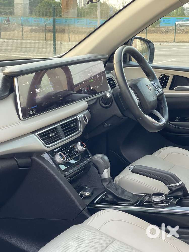 Mahindra Xuv700 2.2 Ax 7 Diesel At Str, 2024, Diesel