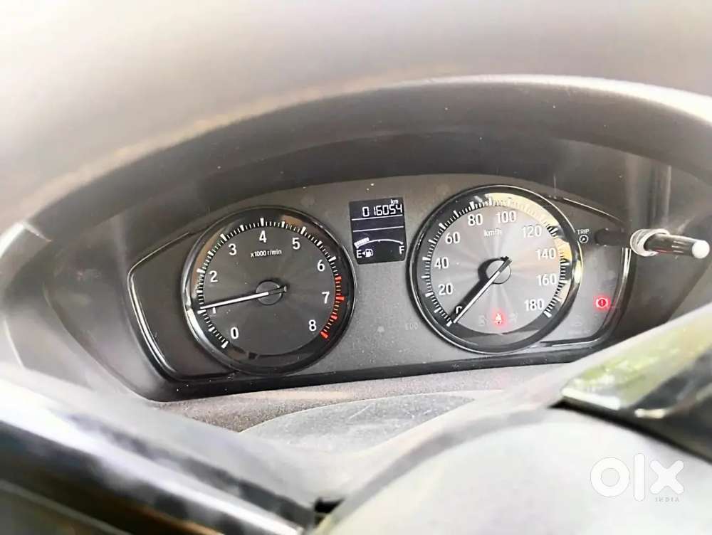 Car Chalane Wala Koi Nhi Hai. Isiliy Sell Kr Rahe Hai