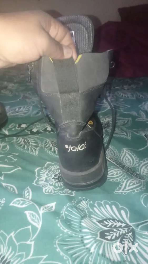 Tracking & safety shoes for men size 8,9 company name jalas made uk