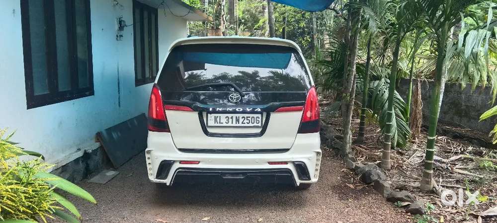 Toyota Innova Hycross 2009 Diesel 210000 Km Driven