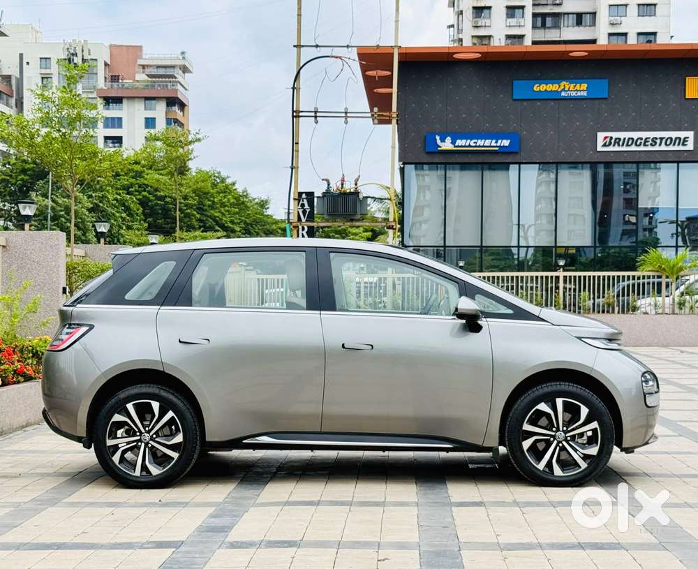 Mg Windsor Ev Essence, 2025, Petrol