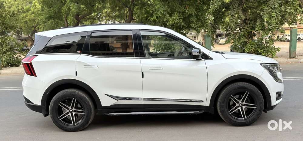 Mahindra Xuv700 2.0 Mx Petrol Mt 5 Str, 2022, Petrol