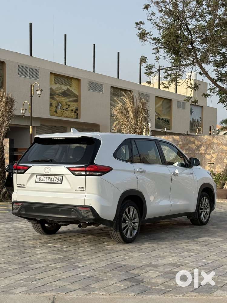 Toyota Innova Hycross 2.0 Zx Hybrid 7 Str, 2023, Petrol