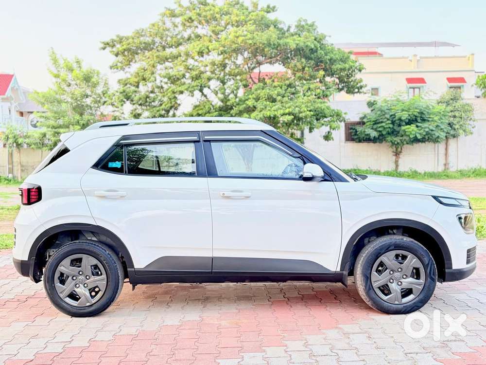 Hyundai Venue 1.2 S (o), 2023, Petrol