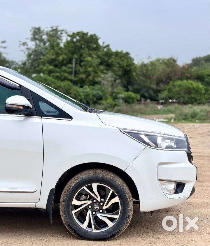 Toyota Innova Crysta 2.4 G Plus Mt 8 Str, 2025, Diesel