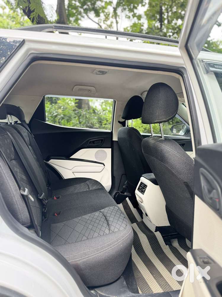 Mahindra Xuv 3xo Mx1 Pm Mt, 2024, Petrol