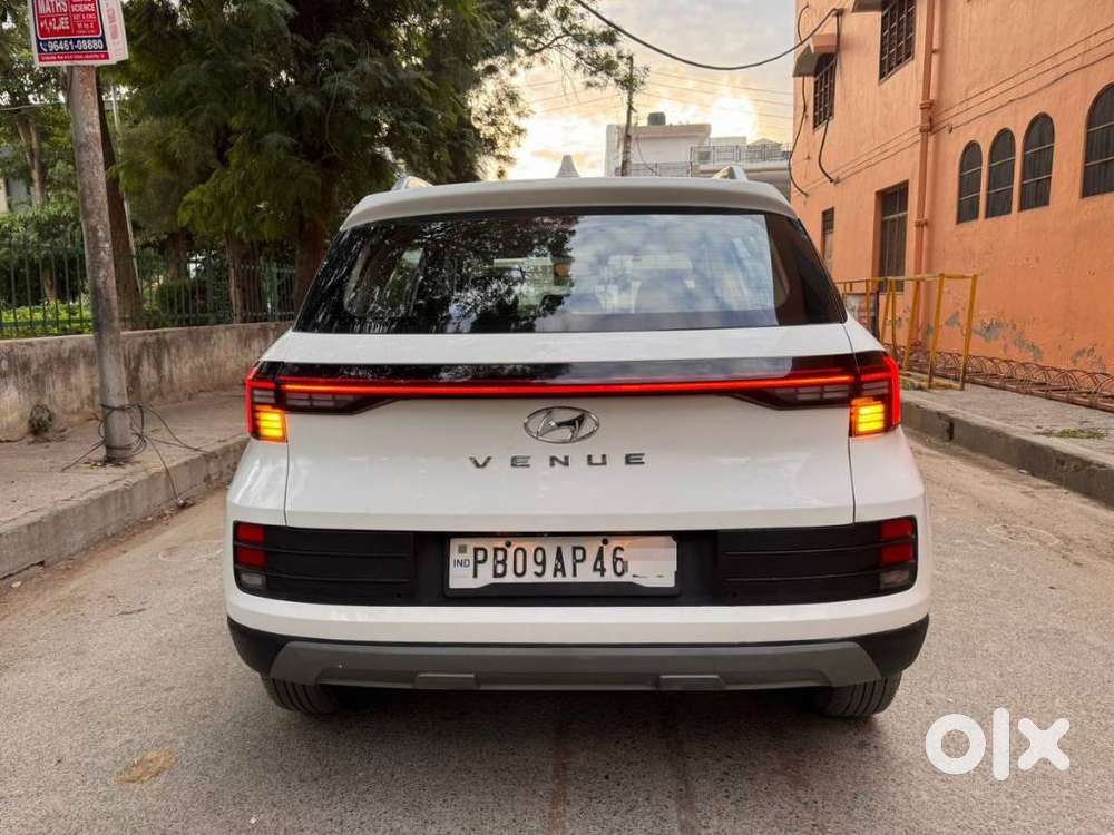 Hyundai Venue 1.2 S (o), 2024, Petrol