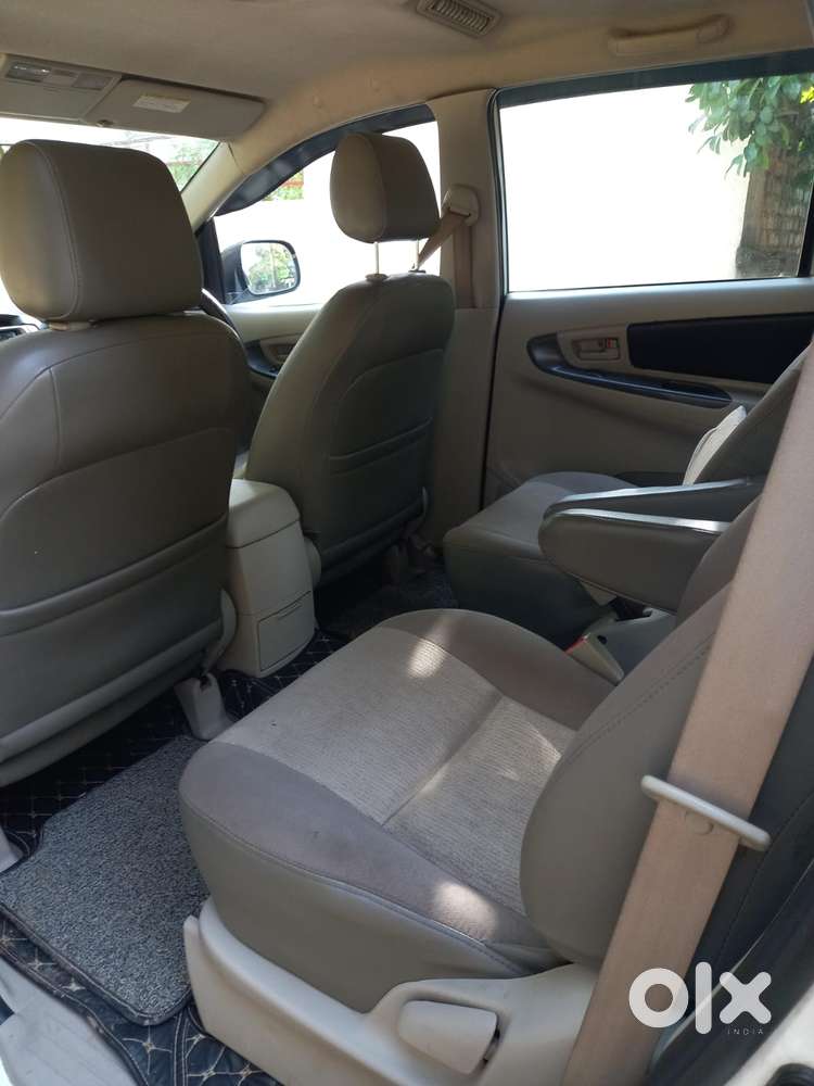 Toyota Innova 2.5 G (diesel) 8 Seater, 2015, Diesel