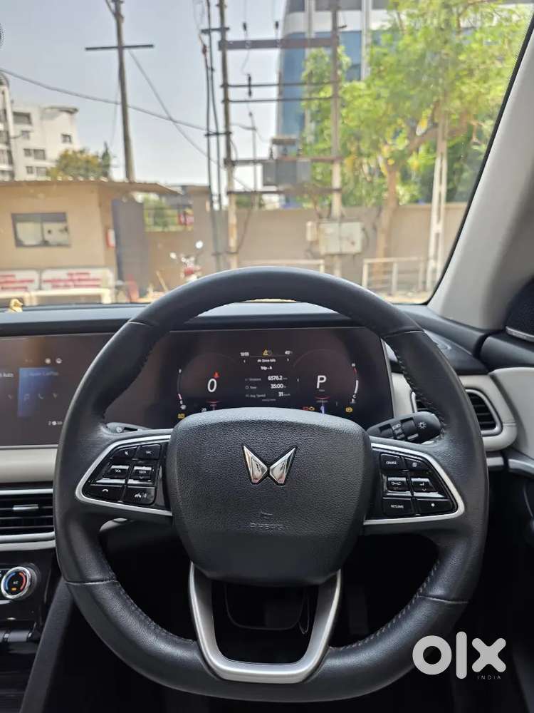 Mahindra Xuv700 2023 Petrol Well Maintained