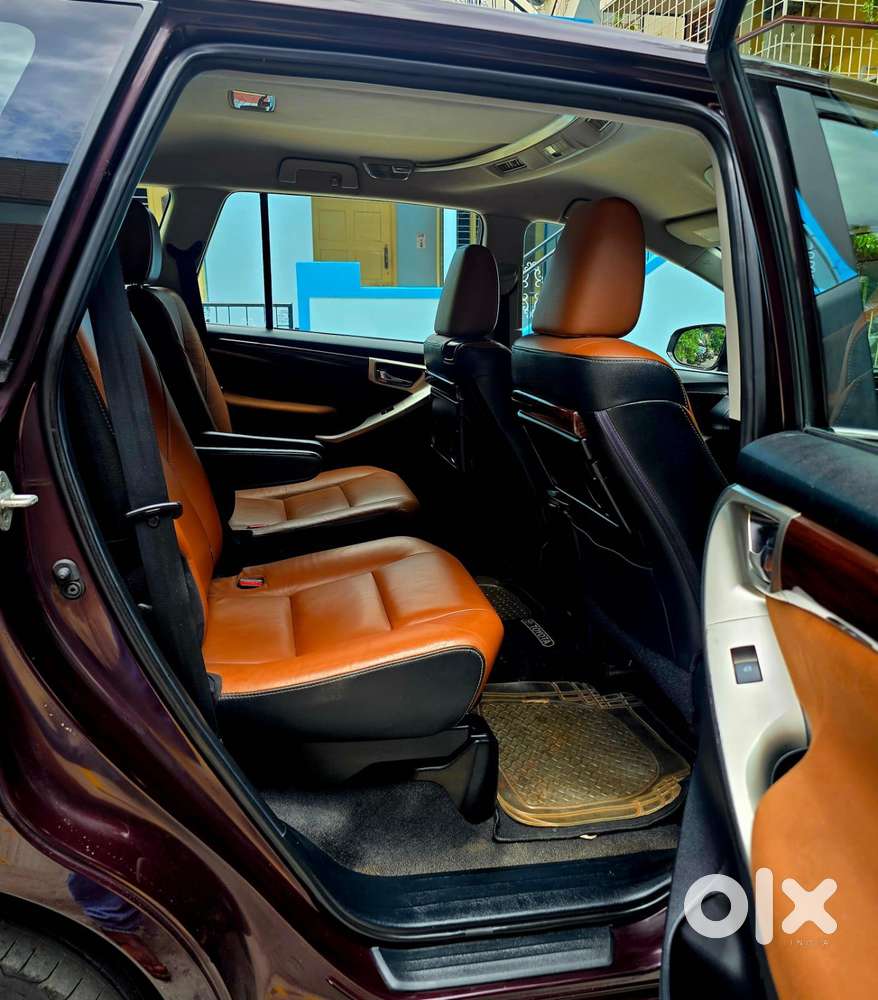 Toyota Innova Crysta 2.8 Zx At 7 Seater, 2016, Diesel
