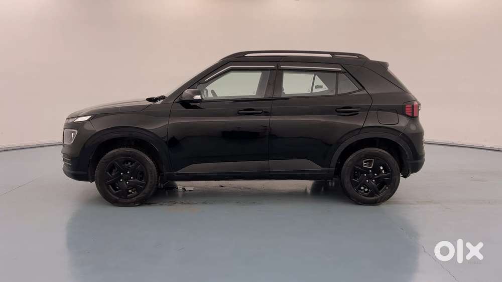 Hyundai Venue Sx Knight Edition Mt, 2023, Petrol