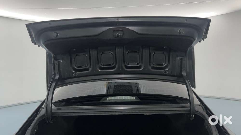 Hyundai Verna 1.5 Sx (o) Petrol Mt, 2023, Petrol