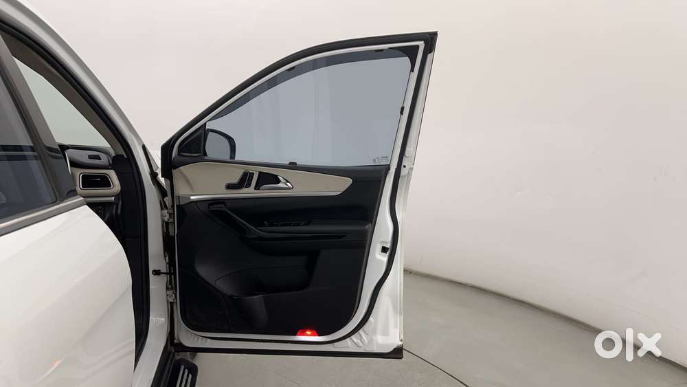 Mahindra Xuv700 2.2 Ax 7 Diesel At Luxury Pack Str, 2023, Diesel